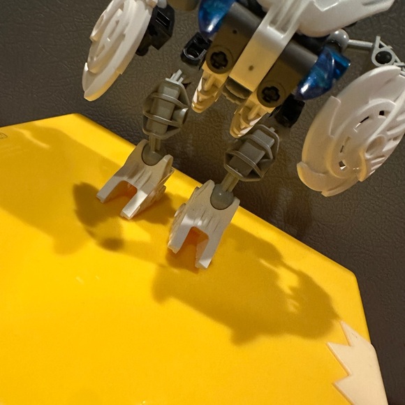 LEGO Bionicle Kohrak (Set 8565) - Picture 9 of 11